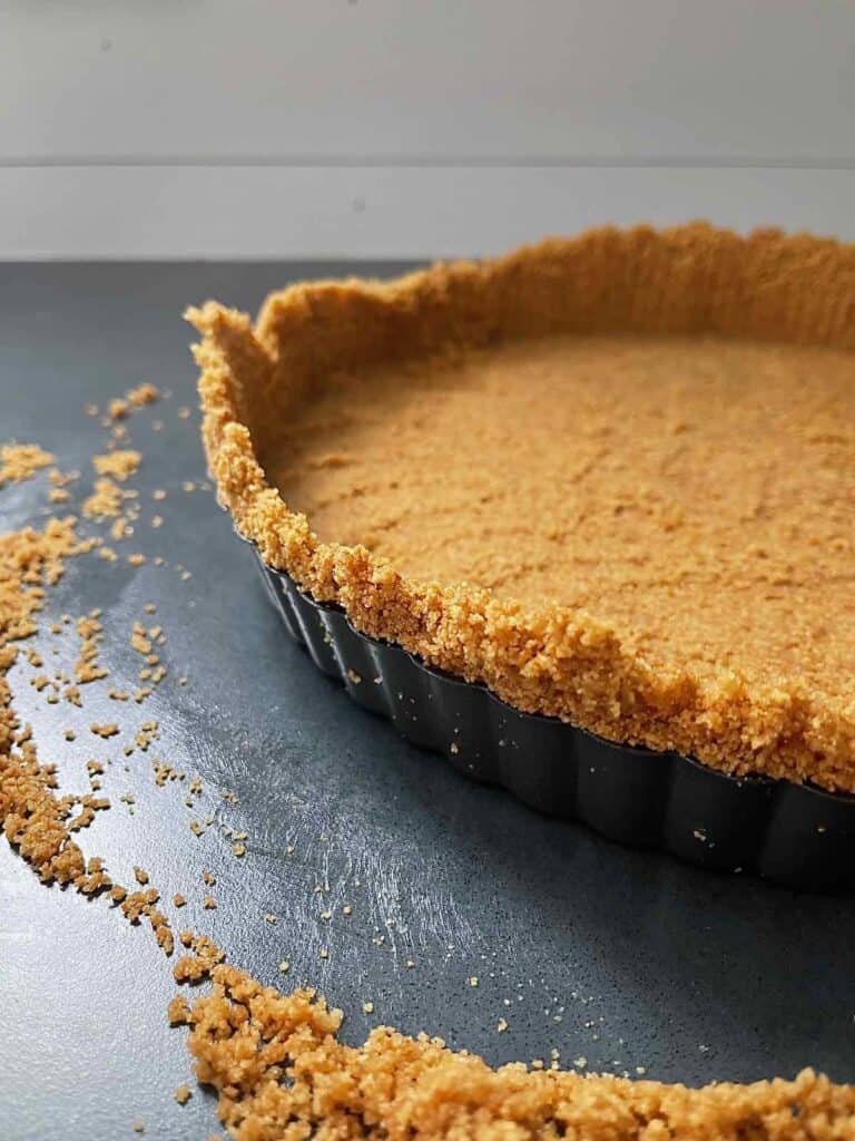 This shows how to form the edge of the tart shell.